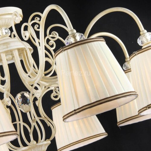 Подвесная люстра Maytoni ARM420-08-R